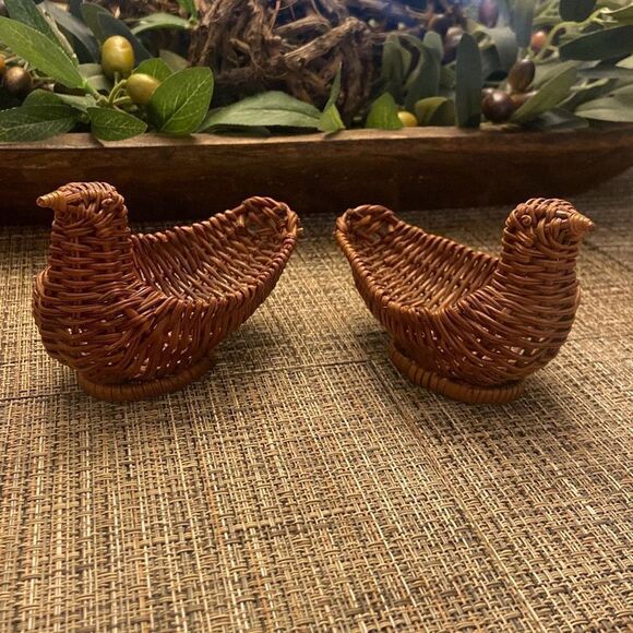 Set of 2 Vintage Small Brown Wicker Woven Rattan Open Duck Trinket Baskets - Picture 1 of 14